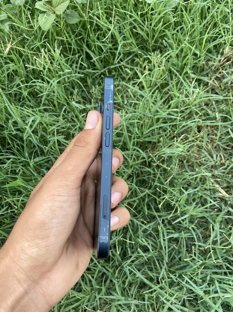 Apple iPhone 13 1