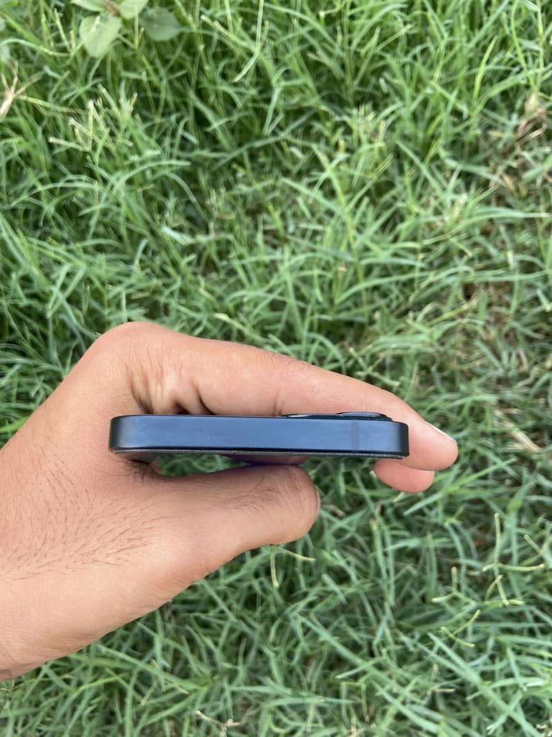 Apple iPhone 13 3