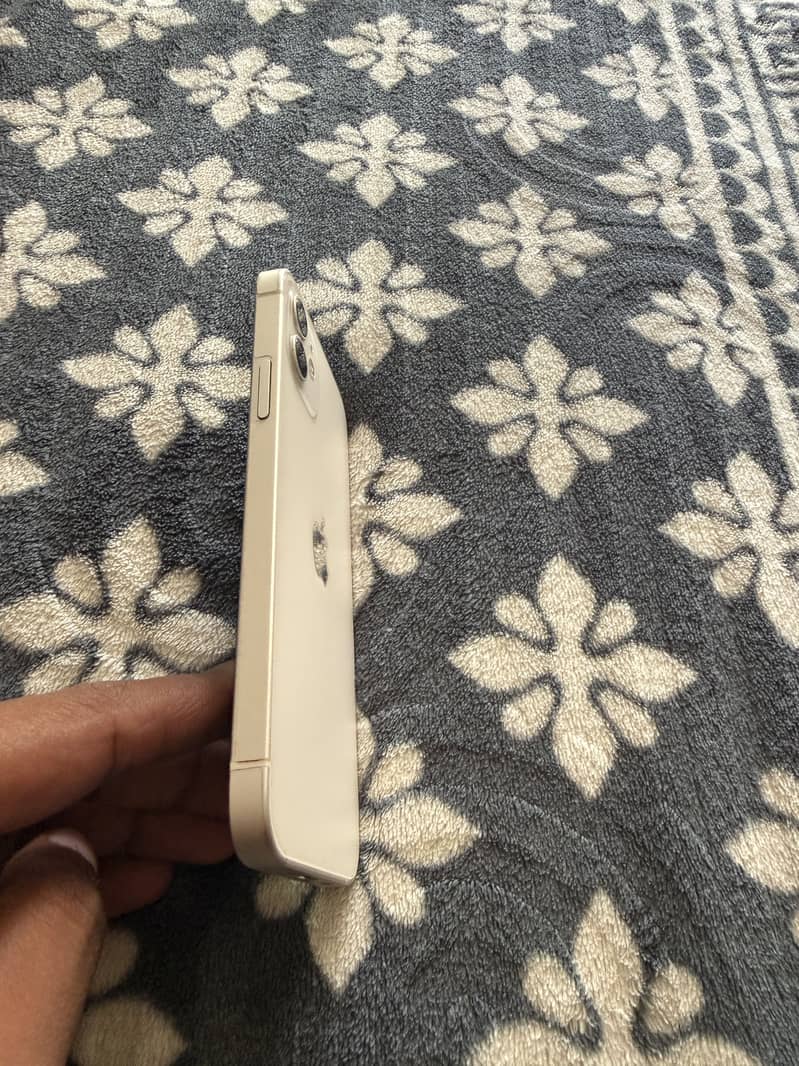 Apple iPhone 12 4