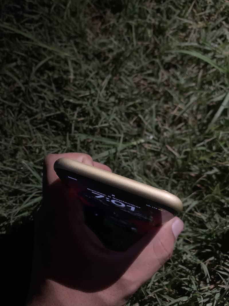 Apple iPhone 11 5