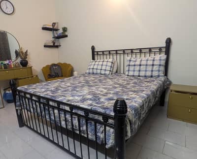 Wrought Iron Queen Size Bed Set – Complete Set