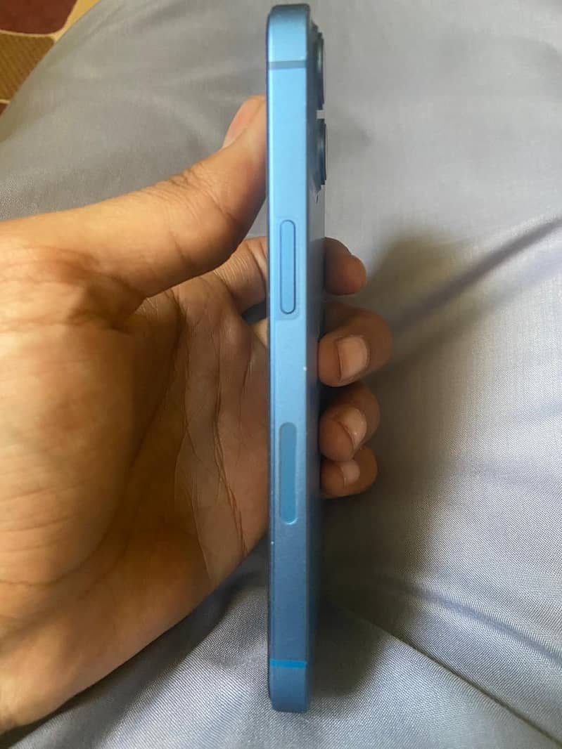 Apple iPhone 13 5