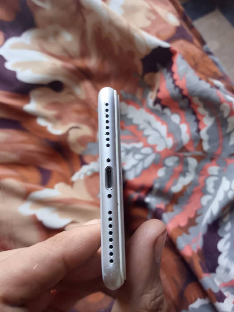 Apple iPhone 7 Plus 0