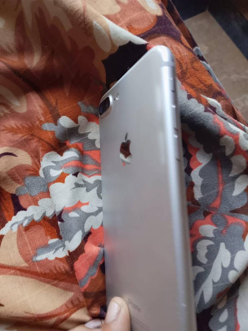 Apple iPhone 7 Plus 2