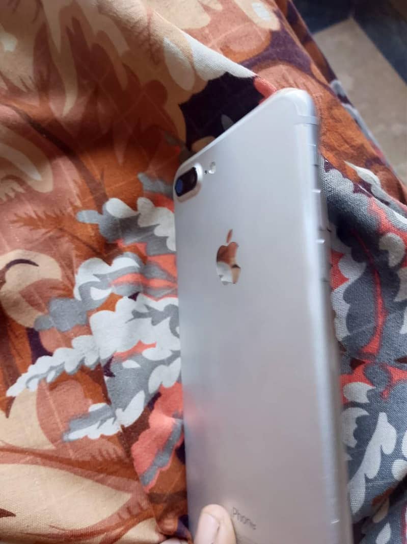 Apple iPhone 7 Plus 6