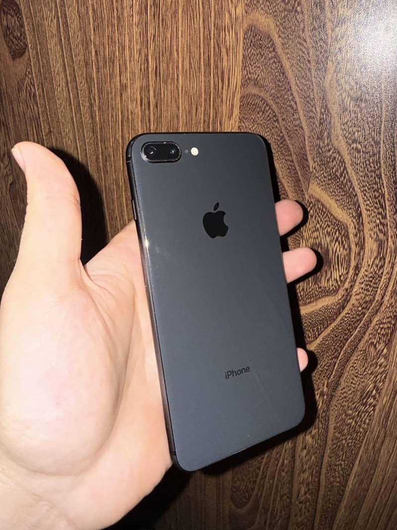 Apple iPhone 8 Plus 0