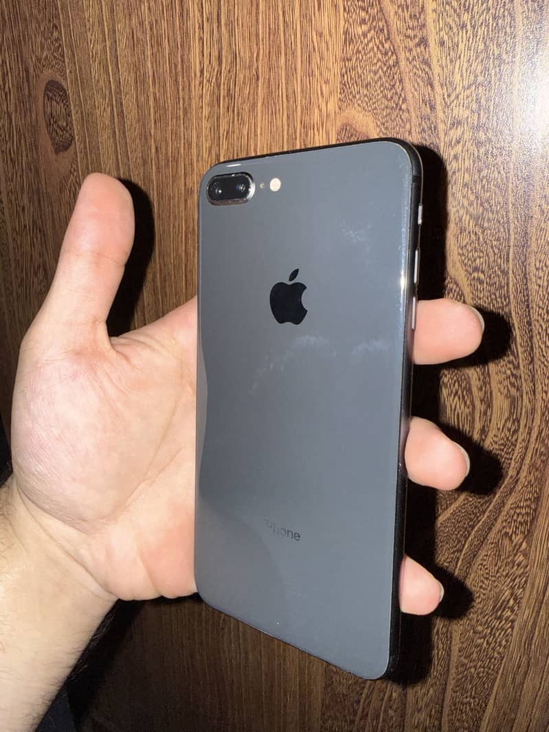 Apple iPhone 8 Plus 1
