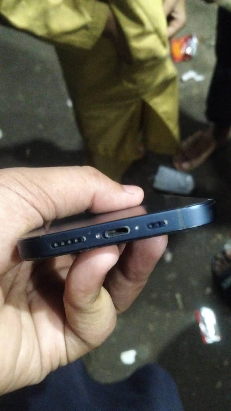Apple iPhone 12 3