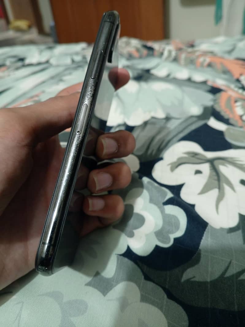 Apple iPhone X 3