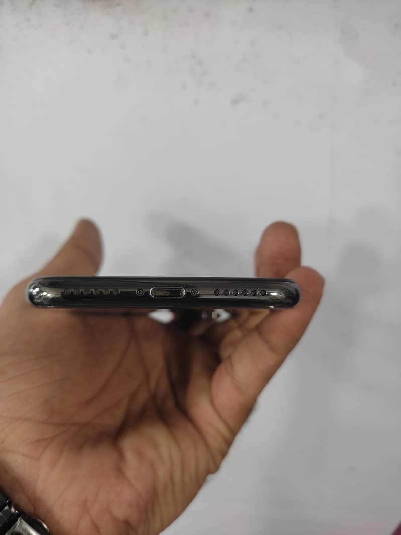 Apple iPhone X 4