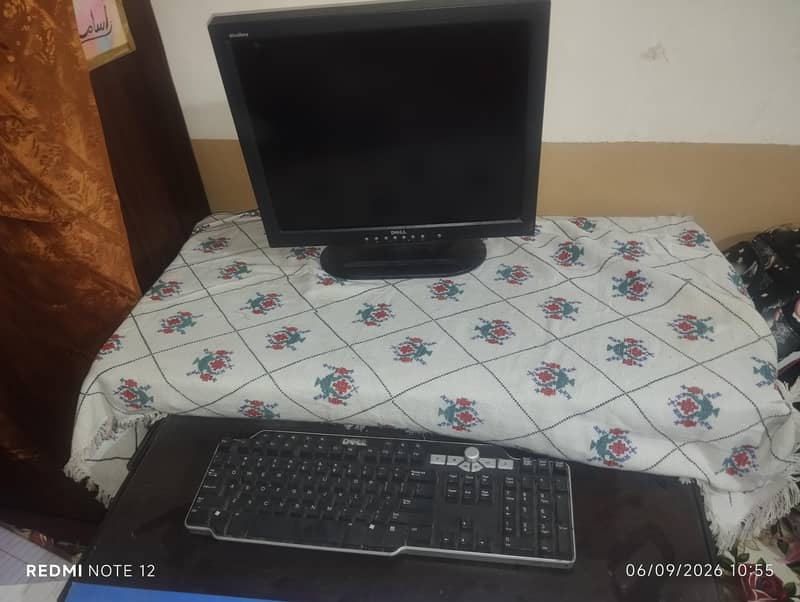 Desktop computer core i3 with table 0