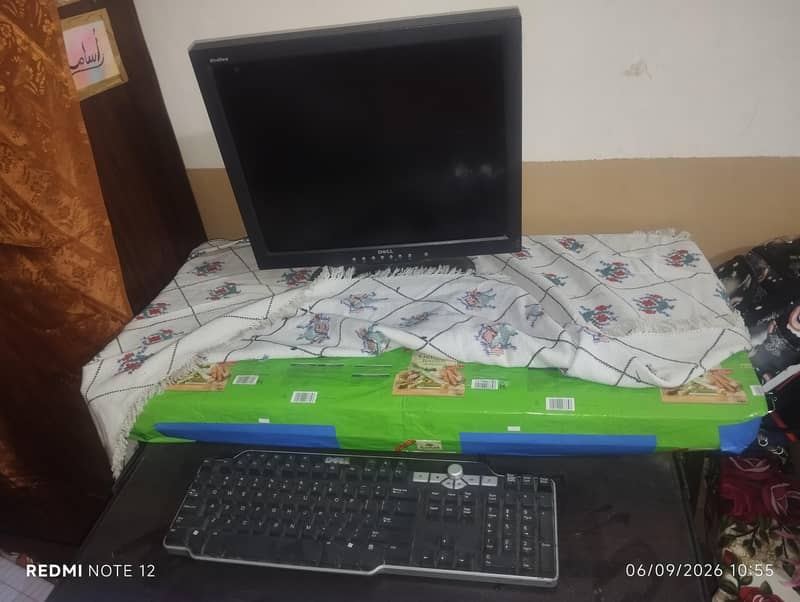 Desktop computer core i3 with table 1