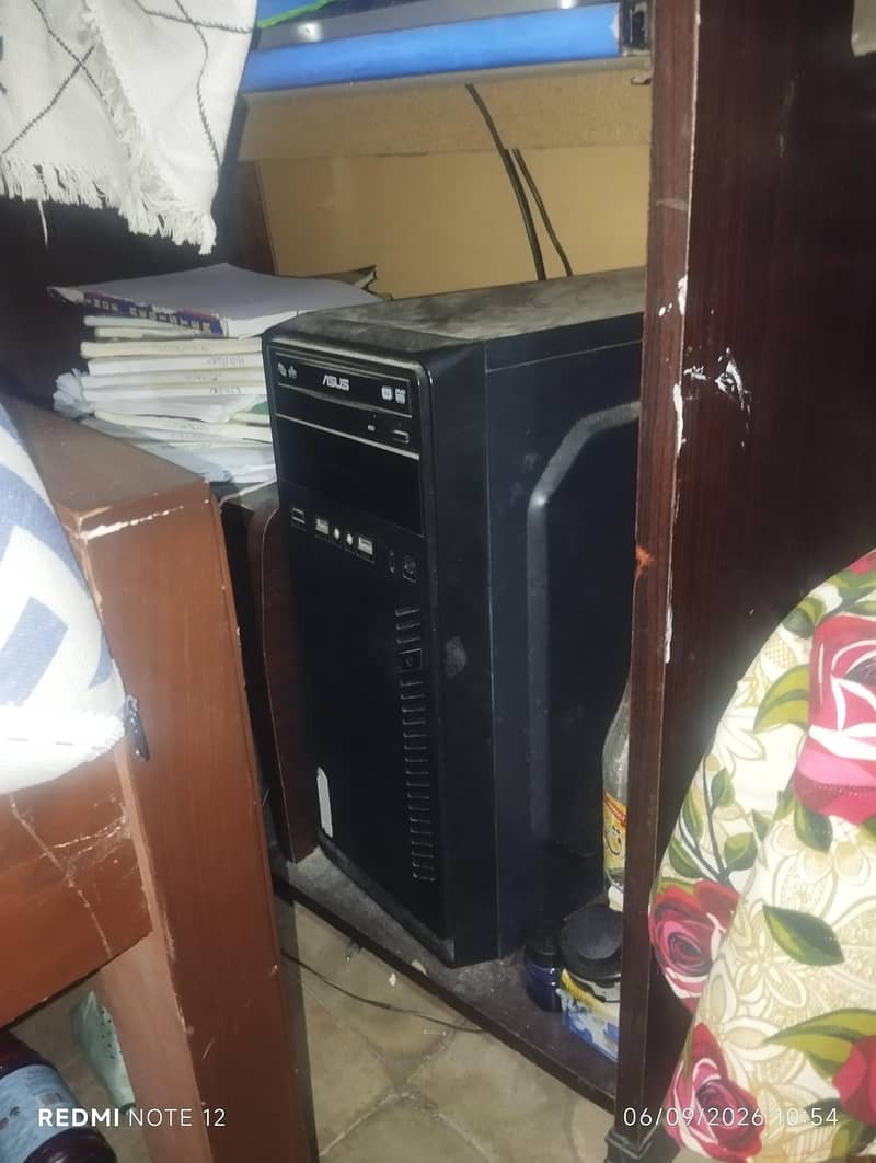Desktop computer core i3 with table 2