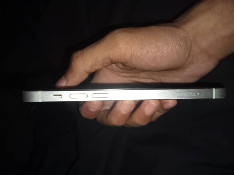 Apple iPhone 12 5