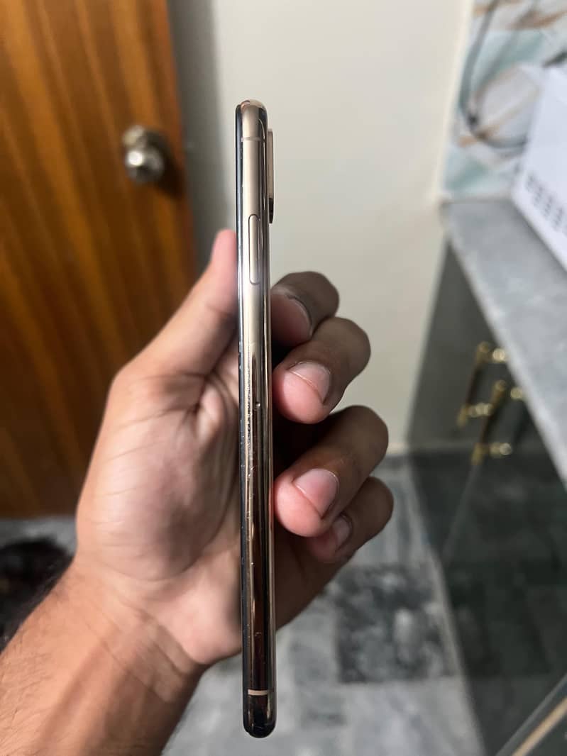 Apple iPhone XS Max 2