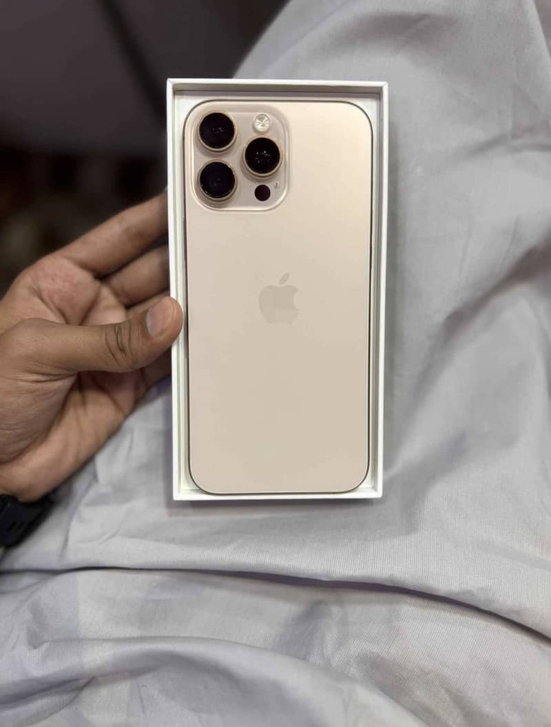 Apple iPhone 16 Pro Max 0
