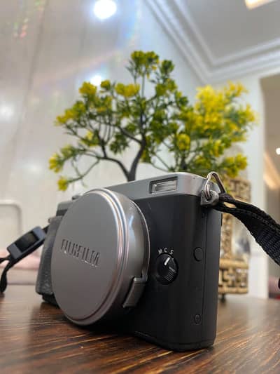 FUJIFILM X70 —- RARE & DISCONTINUED