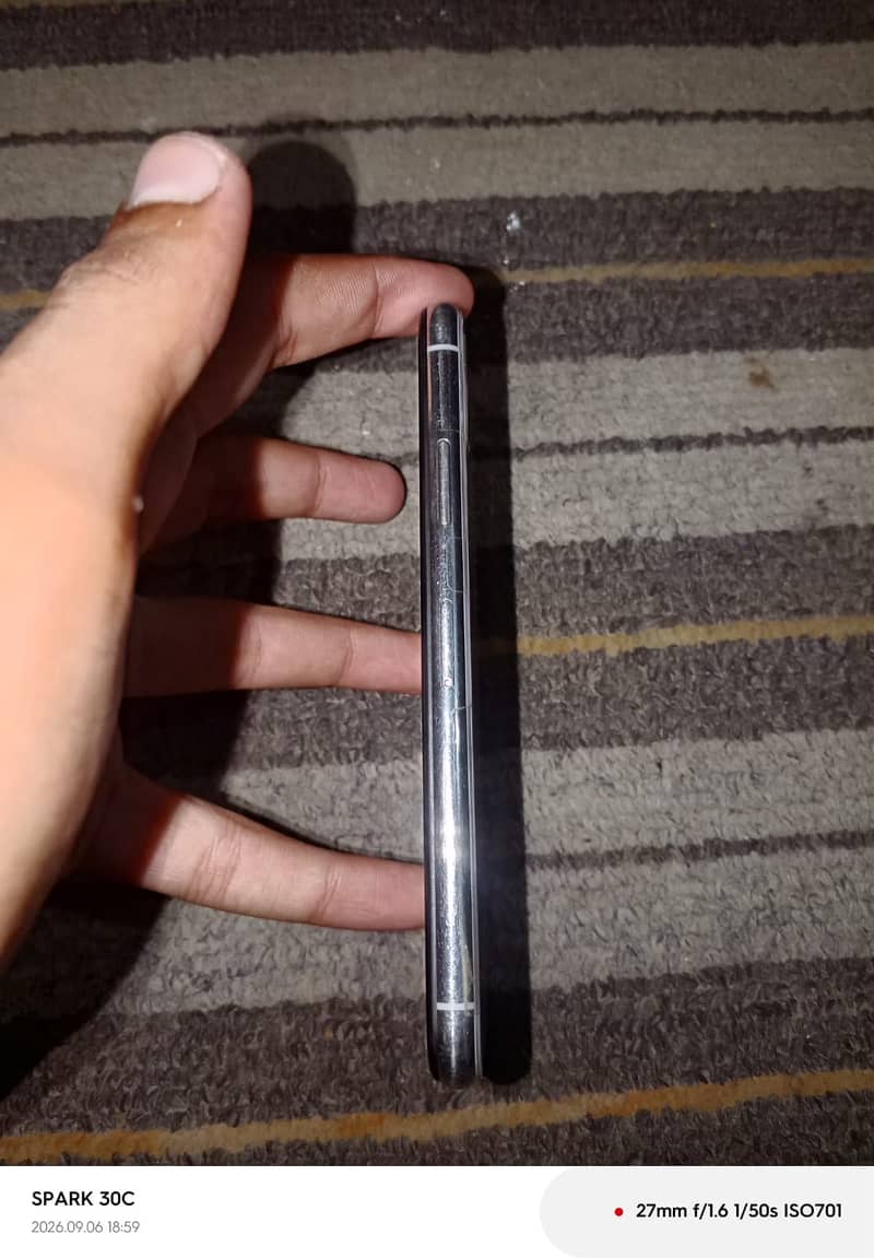 Apple iPhone X 4