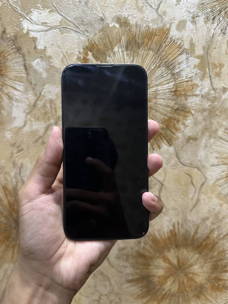Apple iPhone 13 4