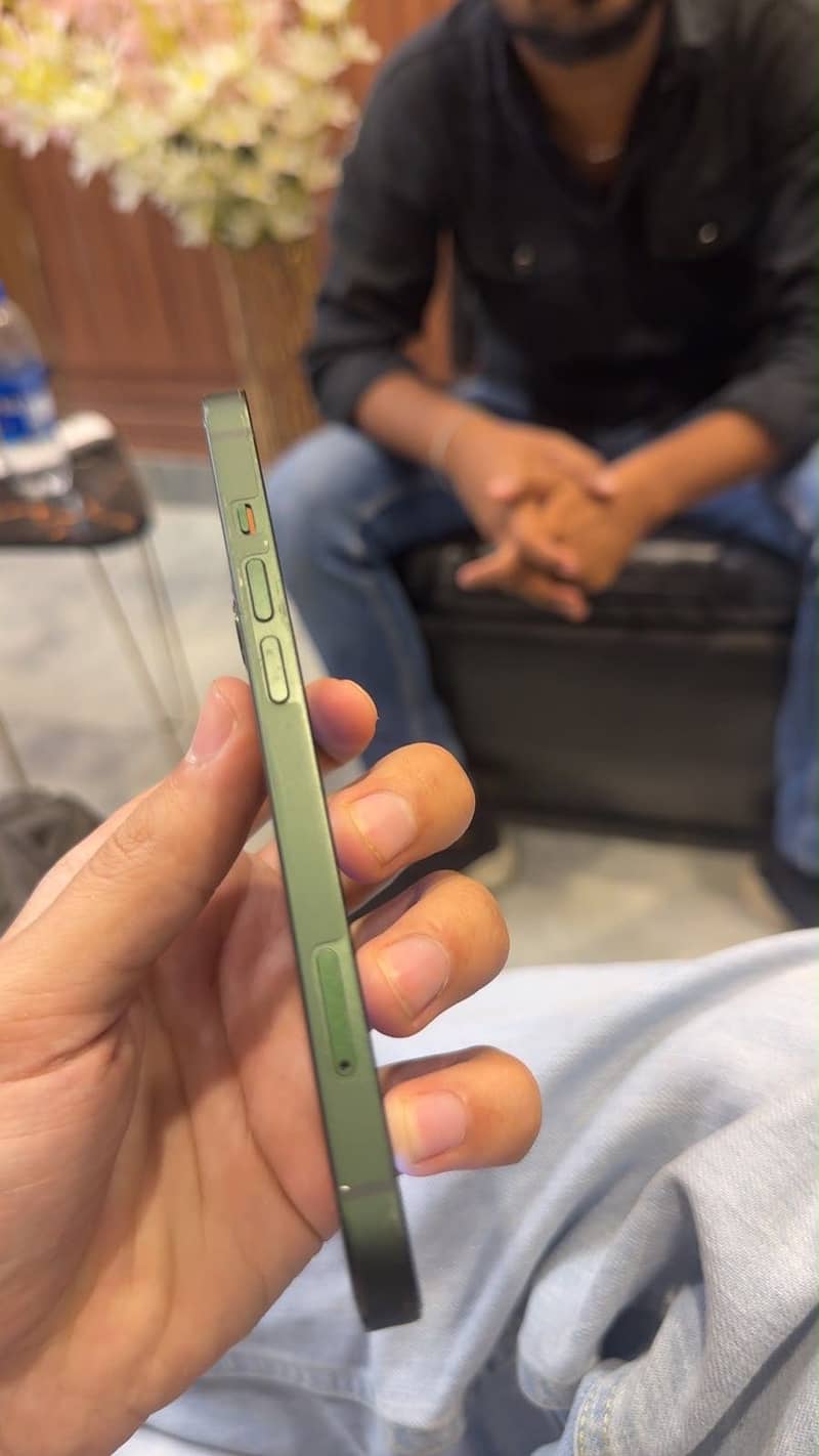 Apple iPhone 13 1