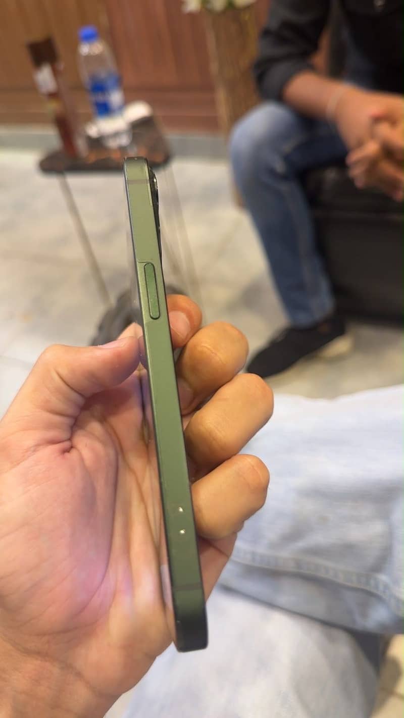 Apple iPhone 13 2