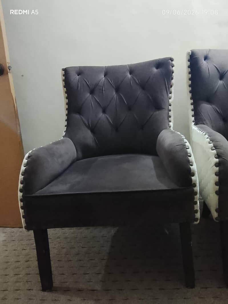 3-2-1 sofa set, 2 chairs & center Table 9
