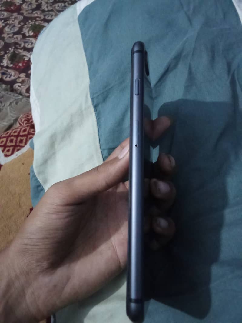 Apple iPhone 8 Plus 1