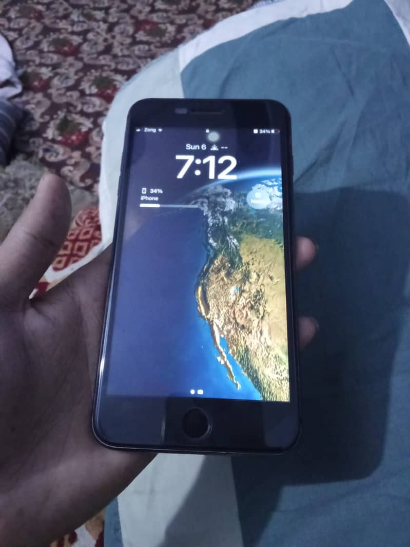 Apple iPhone 8 Plus 3