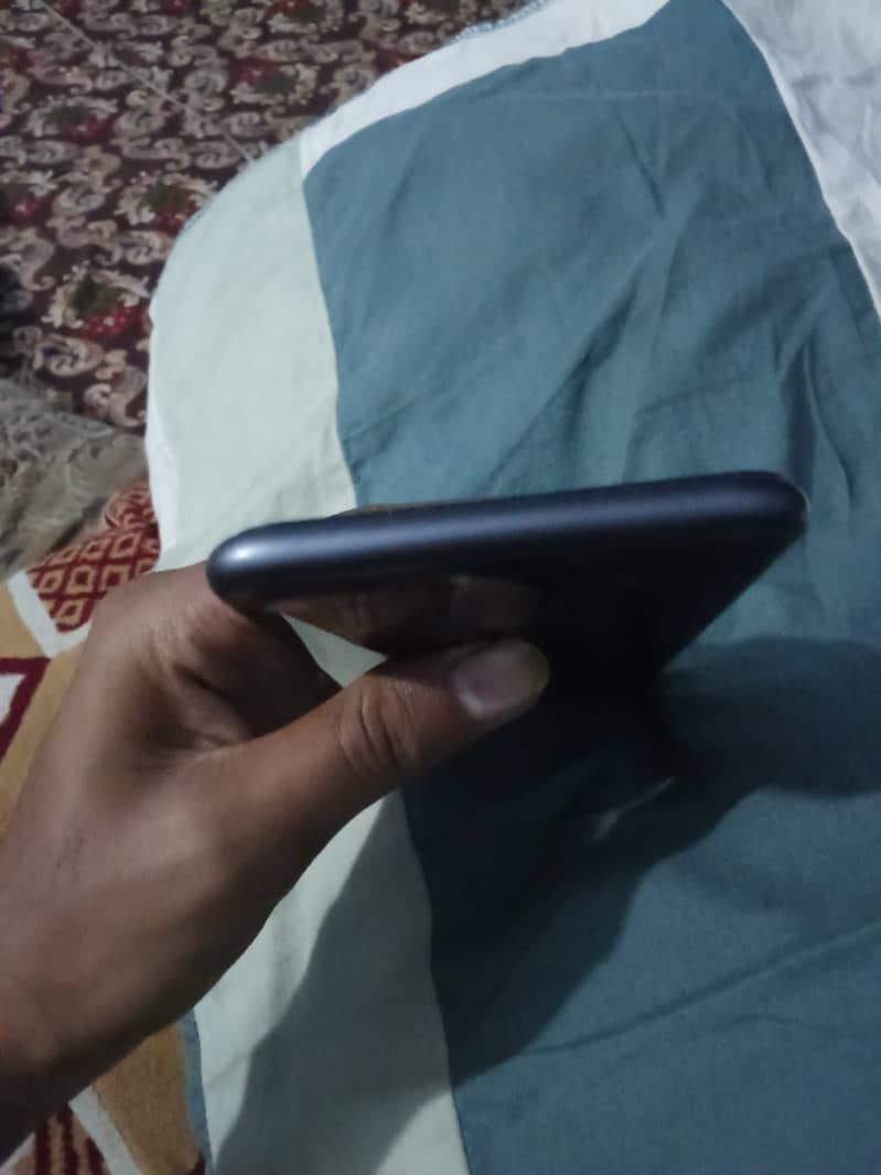 Apple iPhone 8 Plus 4
