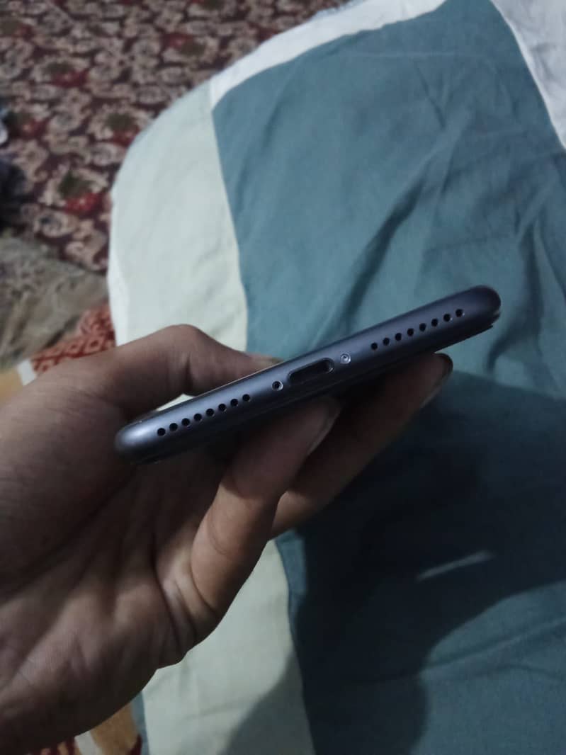 Apple iPhone 8 Plus 5