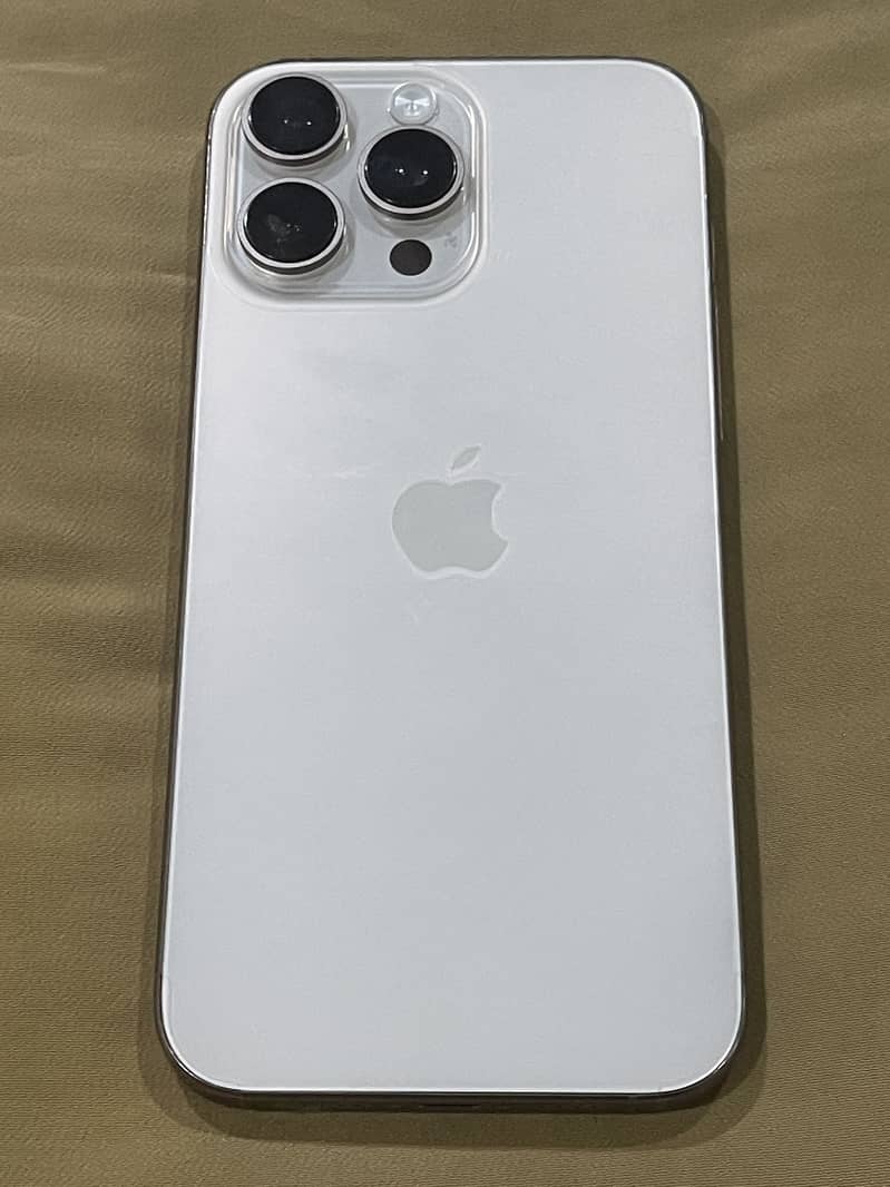 Apple iPhone 16 Pro Max 1