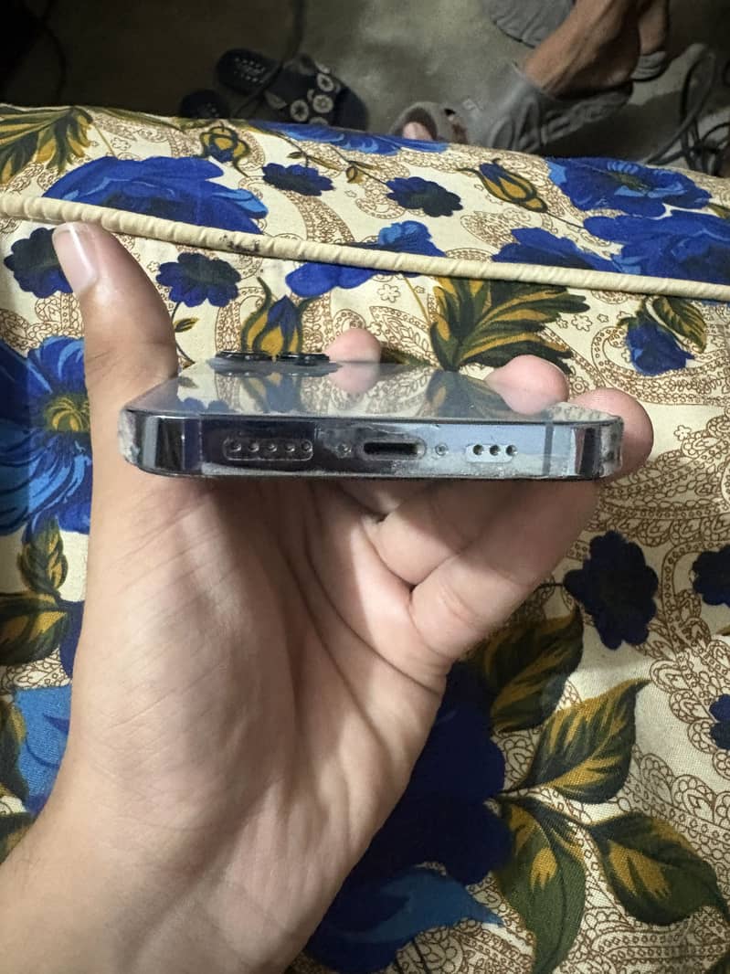 Apple iPhone 13 Pro 2