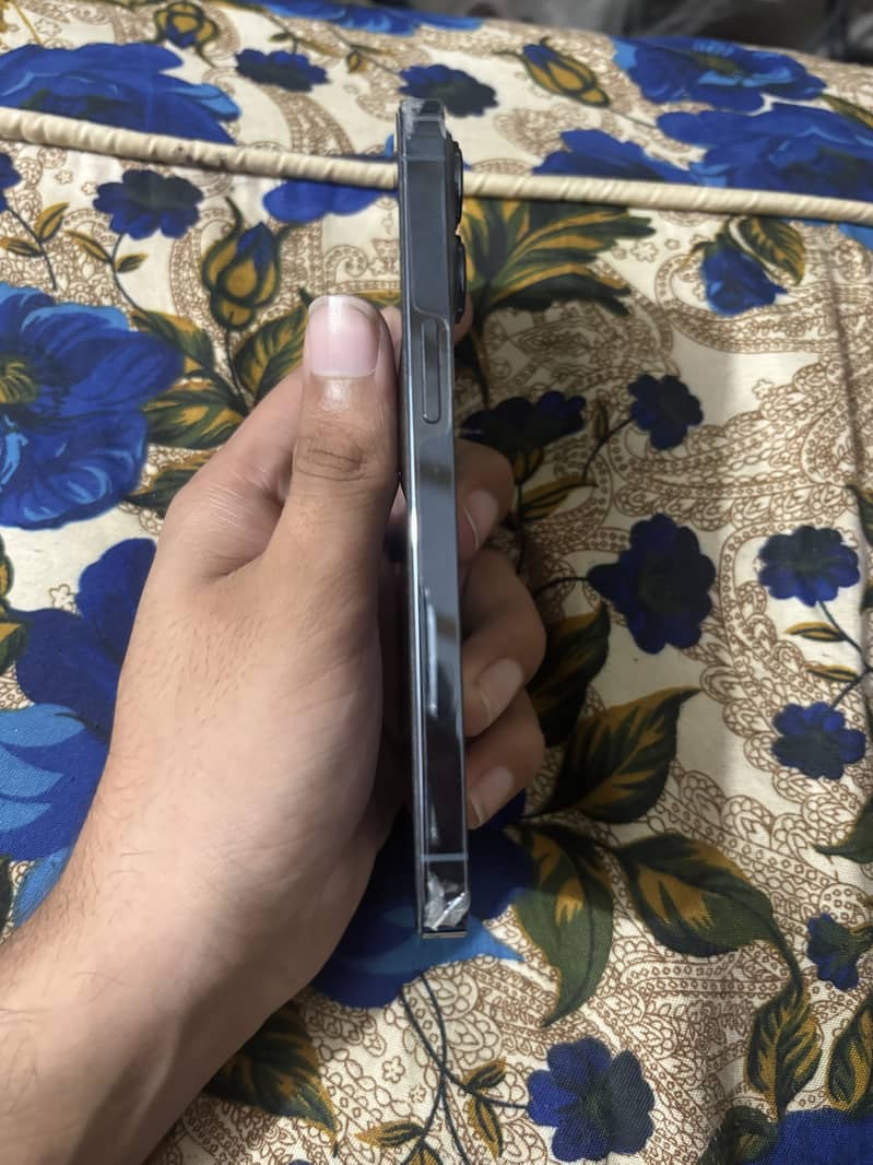 Apple iPhone 13 Pro 3