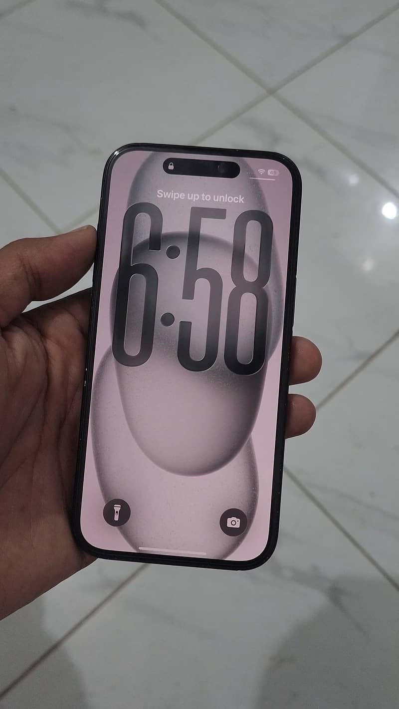 Apple iPhone 15 4