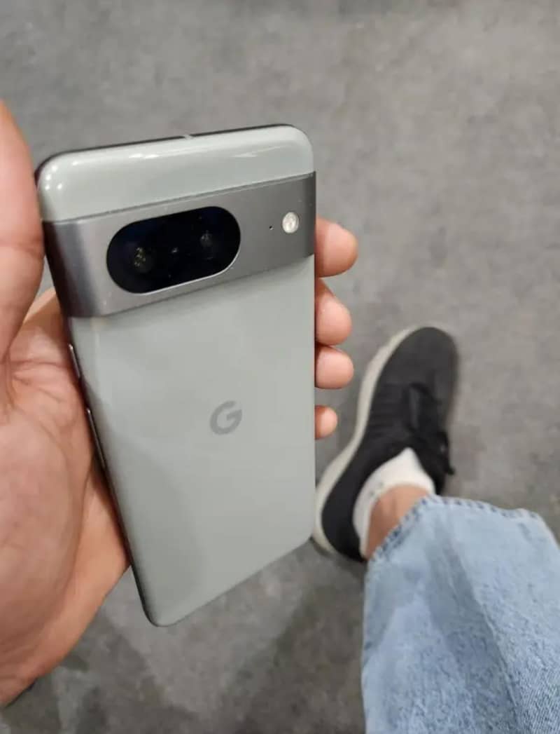 Google Pixel 8 6