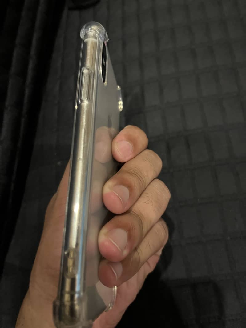 Apple iPhone X 3