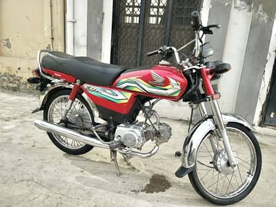 CD70 22 model sticker 23 ka Good condition Engine wise all ok