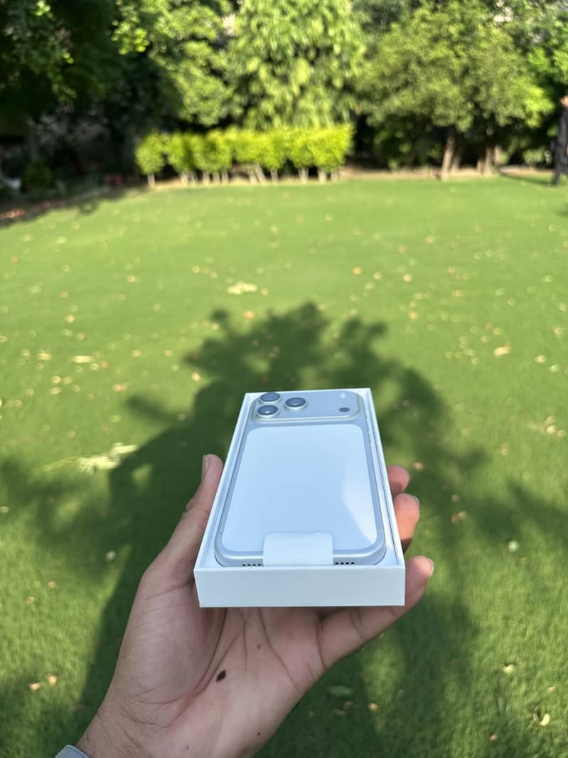 Apple iPhone 17 Pro Max 1