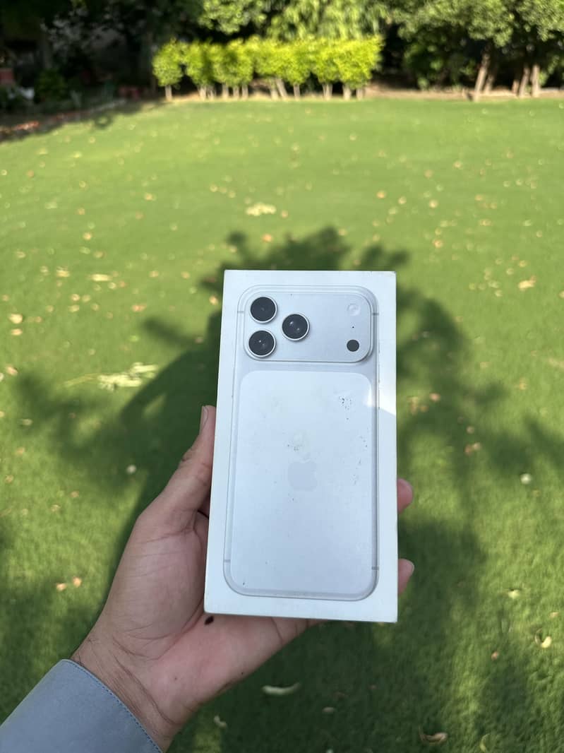 Apple iPhone 17 Pro Max 2
