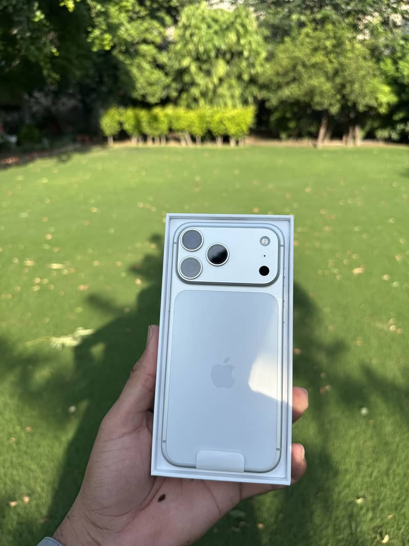 Apple iPhone 17 Pro Max 3