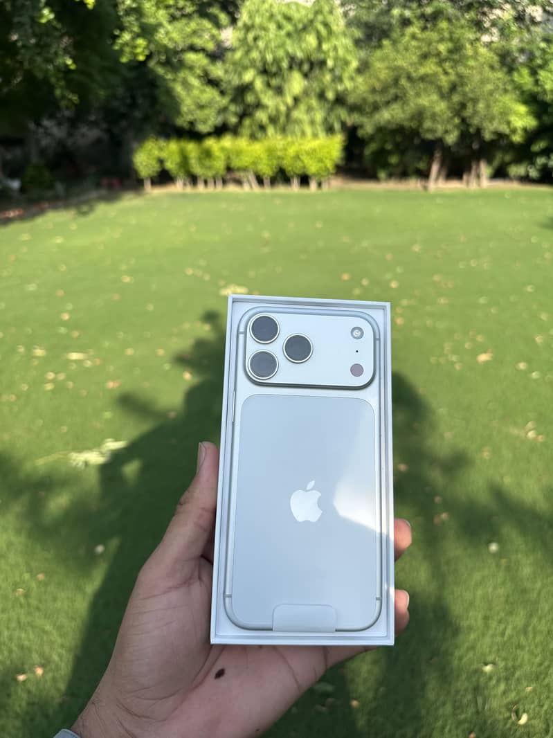 Apple iPhone 17 Pro Max 4