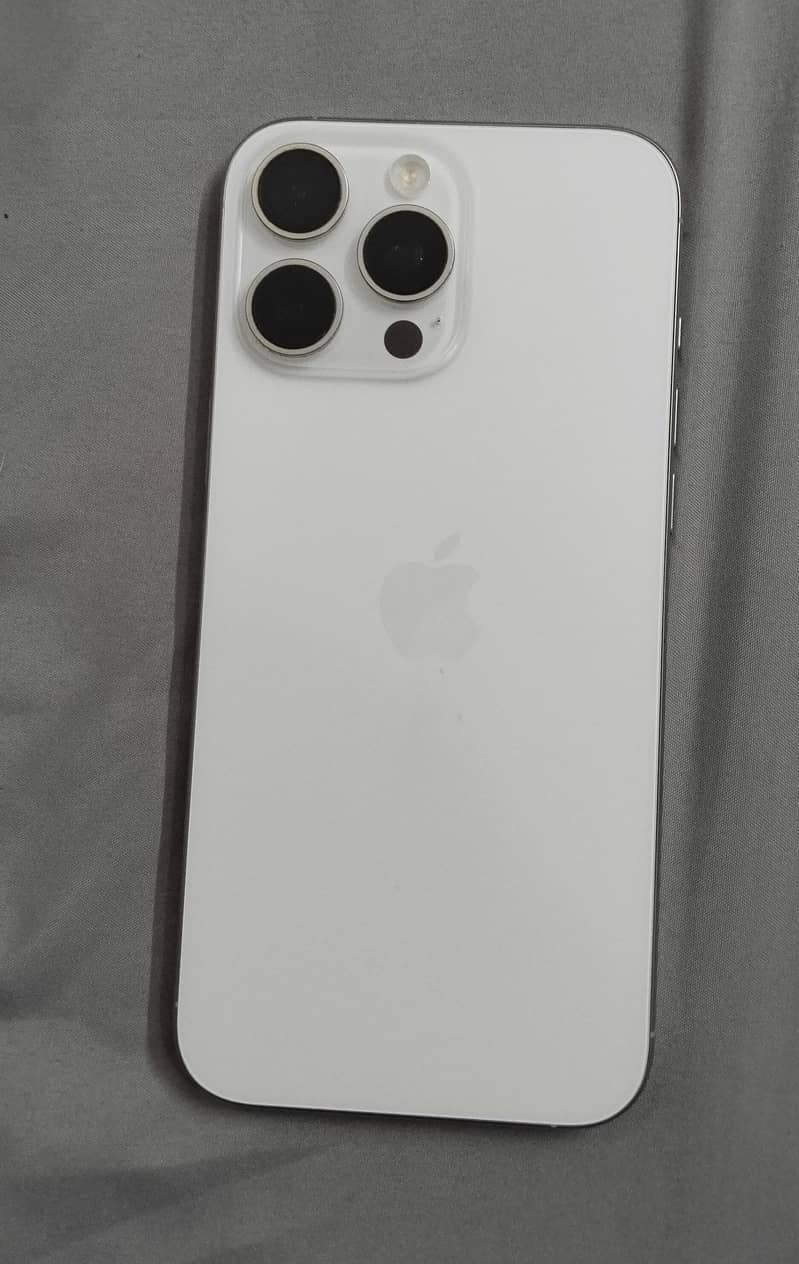 Apple iPhone 16 Pro Max 1