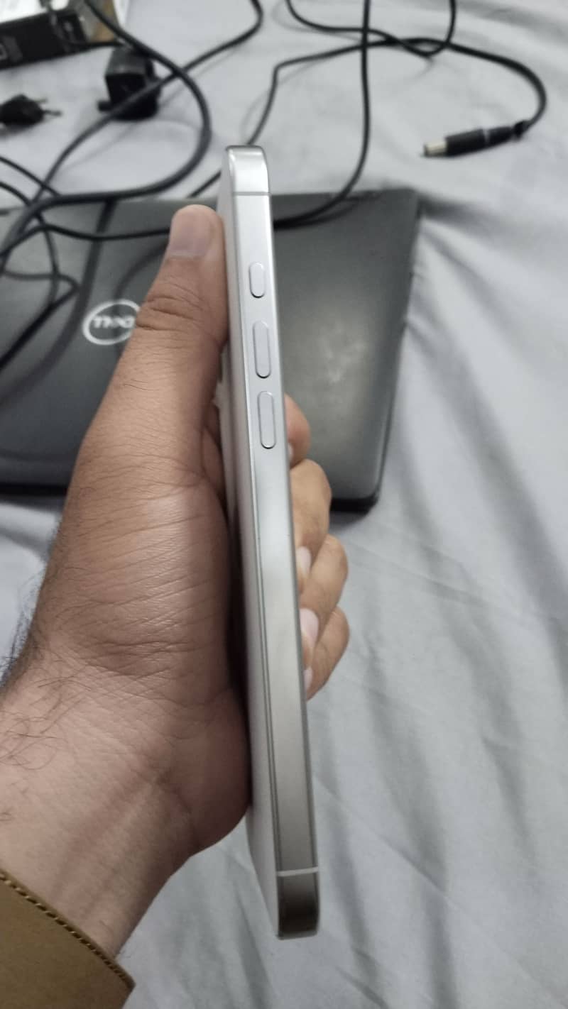 Apple iPhone 16 Pro Max 3