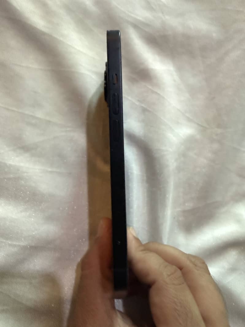 Apple iPhone 14 4