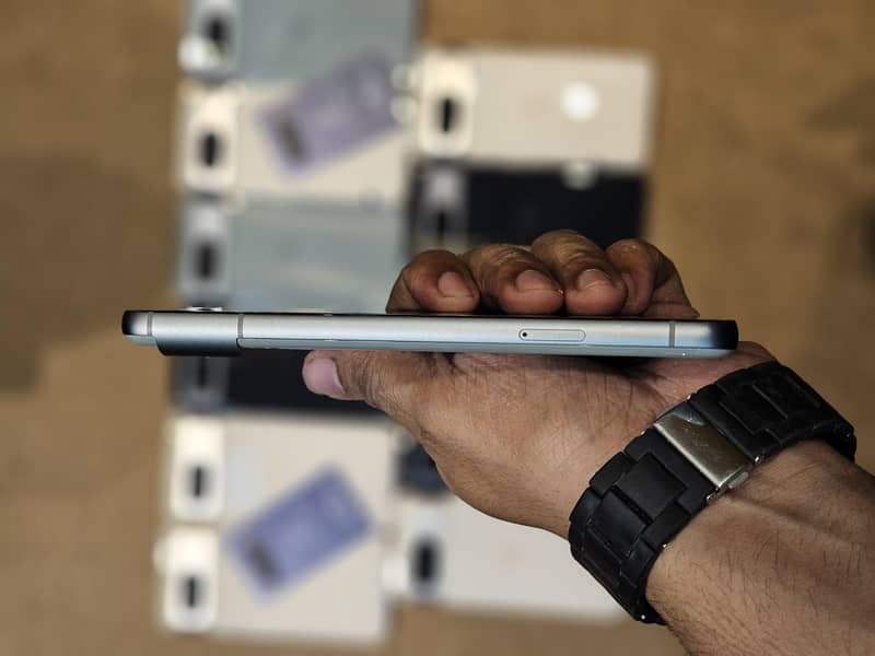 Google Pixel 8 4