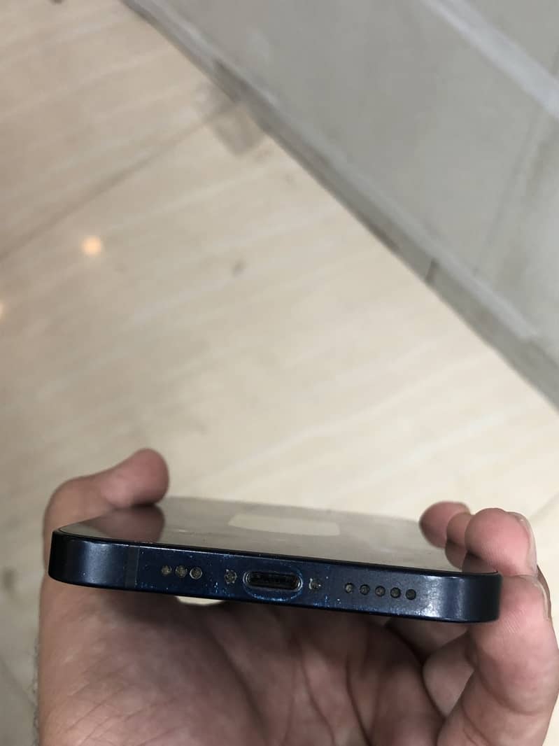 Apple iPhone 12 4