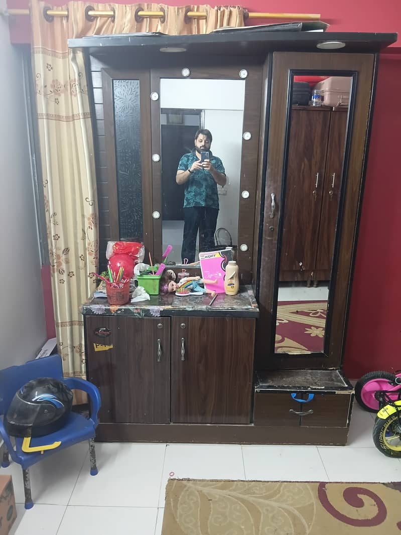 Dressing table 0