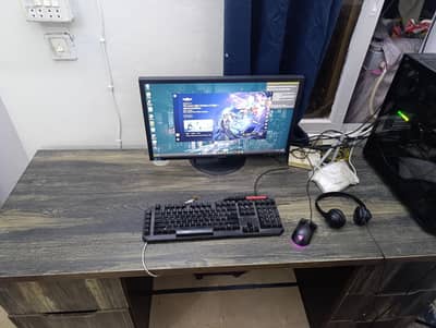 Office/Study/Computer Desk with 6 drawers