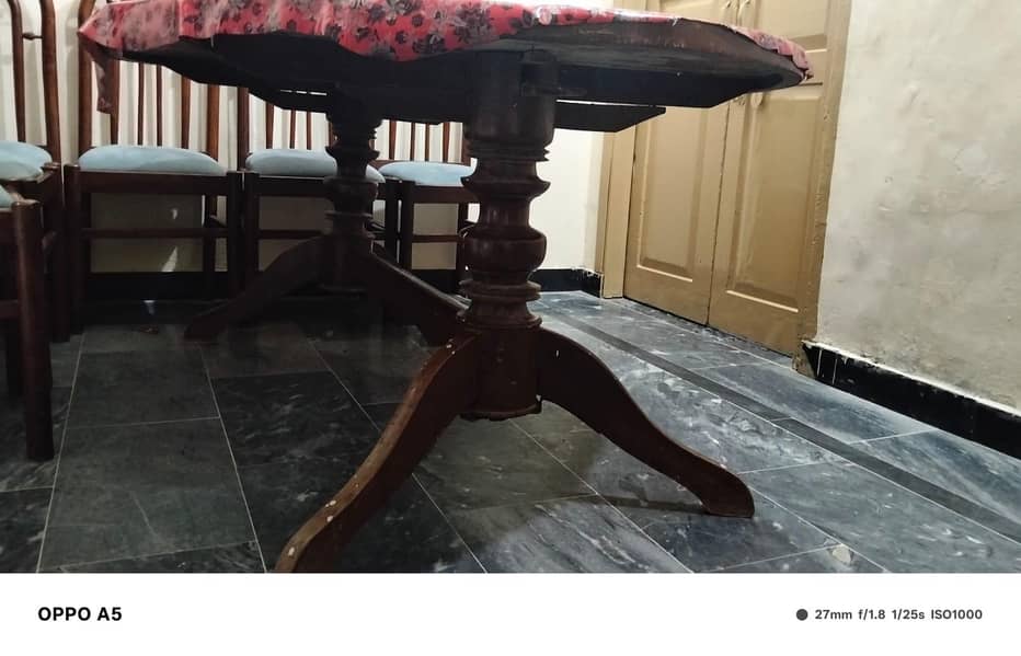 Dining table 0
