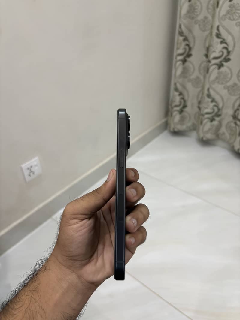 Apple iPhone 15 Pro Max 3